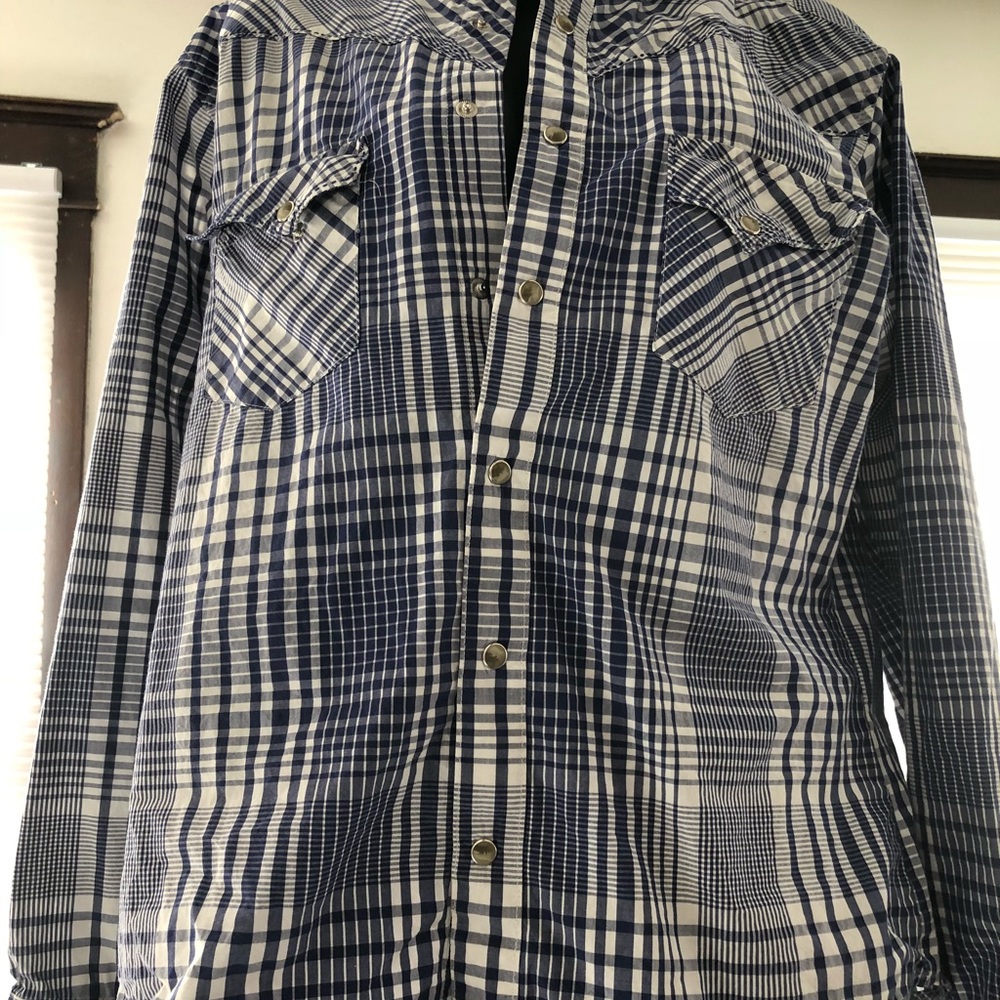Button up - Picture 2 of 4